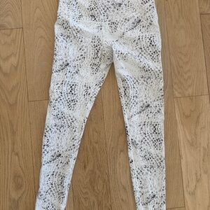 Calia white snow leopard leggings size m